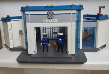 politiebureau, politie, agent beschikbaar voor biedingen