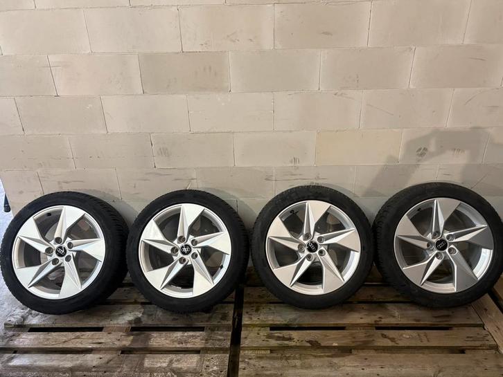 Audi A3 S3 (8Y) velgen + winterbanden 17 inch 8Y0 601 025 A, Auto-onderdelen, Banden en Velgen, Velg(en), Winterbanden, 17 inch