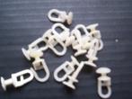 13x GORDIJNHAAK 2,3 x 1,1 cm. hard Plastic 13 Gordijnhaken, Ophalen of Verzenden, Gebruikt, Minder dan 50 cm, Minder dan 100 cm