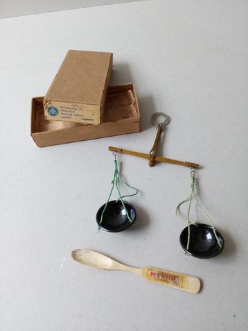 Apothekers opium/handweegschaaltje.Bakeliet/messing. beschikbaar voor biedingen