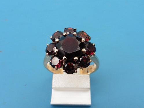 Gouden damesring met granaat                            G128, Sieraden, Tassen en Uiterlijk, Ringen, Gebruikt, Dame, 17 tot 18