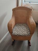 Rotan schommelstoel met kussen, Ophalen, Zo goed als nieuw, Stoel(en)