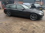 BMW 3-Serie 316I Sport Touring AUT 2013 Zwart, Auto's, Automaat, 4 cilinders, 1445 kg, Zwart