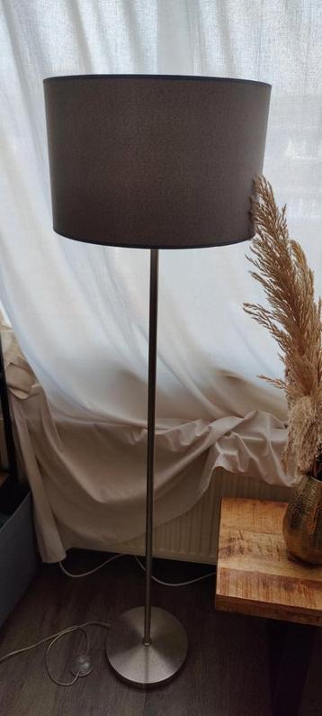 Staande Lamp beschikbaar voor biedingen
