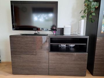 Ikea Besta tv-kastje met hoogglans deurtjes beschikbaar voor biedingen