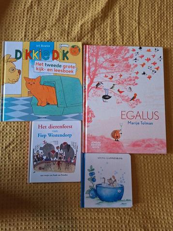 Leuke set van vier kinderboeken beschikbaar voor biedingen