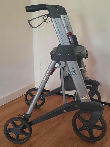 Rollator merk: Active Acces (Anwb) + mandje beschikbaar voor biedingen