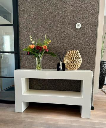 Sidetable (wit) beschikbaar voor biedingen