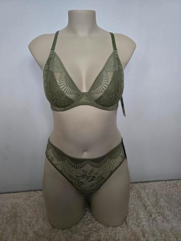 Nieuw wacoal plunge bh
75B 80B 85B 70C 75C 80C 70D 75D 80D  beschikbaar voor biedingen