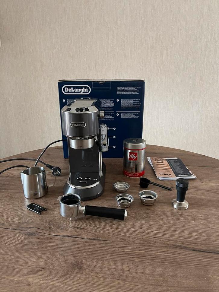 De Longhi Dedica Arte EC885 Inclusief koffie 3 keer gebruikt, Witgoed en Apparatuur, Koffiezetapparaten, Zo goed als nieuw, Gemalen koffie