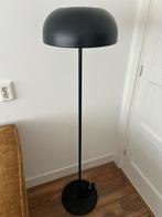 IKEA Vloerlamp Zwart - Modern Design, Huis en Inrichting, Lampen | Vloerlampen, Ophalen, Zo goed als nieuw, Metaal, 150 tot 200 cm