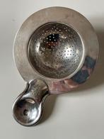 Zilveren theezeef met monogram., Ophalen of Verzenden, Zilver