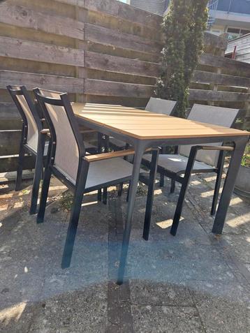 Mooie tuinset met 4 stoelen. Merk Vinci beschikbaar voor biedingen
