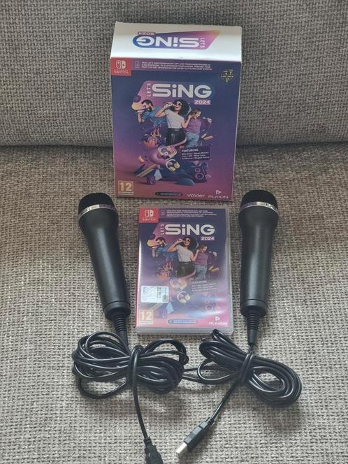 Let's Sing 2024 + 2 mics - Nintendo Switch - als nieuw!, Spelcomputers en Games, Games | Nintendo Switch, Nieuw, Muziek, 3 spelers of meer