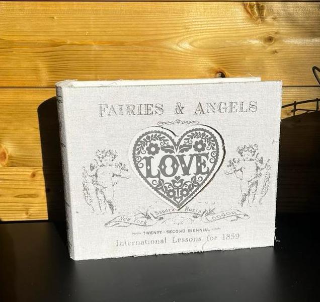 Valentijnkado tafelboek opbergboek doos met hartje fotolijst, Huis en Inrichting, Woonaccessoires | Overige, Zo goed als nieuw