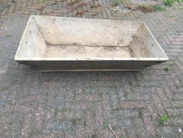 Oude houten trog – landelijke decoratie of plantenbak  beschikbaar voor biedingen