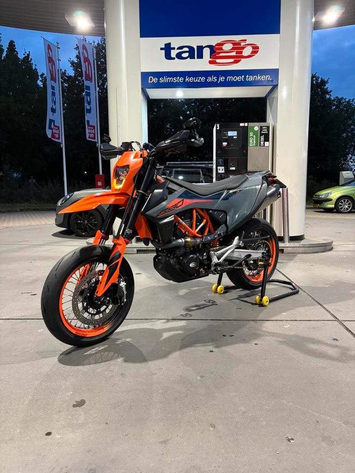 KTM 690 SMC-R 2021, Motoren, Motoren | KTM, Particulier, SuperMoto, meer dan 35 kW, 1 cilinder, Motorrijbewijs A, ABS, LED Verlichting