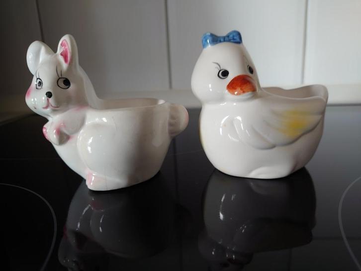 2 eierdopjes konijn en kip Vintage jaren '70, Huis en Inrichting, Keuken | Servies, Nieuw, Overige typen, Overige stijlen, Porselein