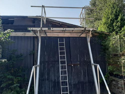 gevelsteiger/ schilderssteiger in prima staat, Doe-het-zelf en Verbouw, Steigers, Gebruikt, Gevelsteiger, 2 tot 5 meter, Ophalen