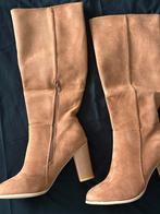Beige Nieuwe Ongedragen Suedine Knielaarzen, Kleding | Dames, Schoenen, Hoge laarzen, Beige, Nieuw, Ophalen of Verzenden