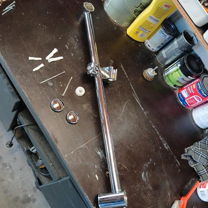 Douchestang - Verstelbaar en Chroom, Huis en Inrichting, Badkamer | Badkamermeubels, Gebruikt, Overige typen, Minder dan 100 cm