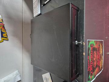 Te kassalade en bonprinter beschikbaar voor biedingen