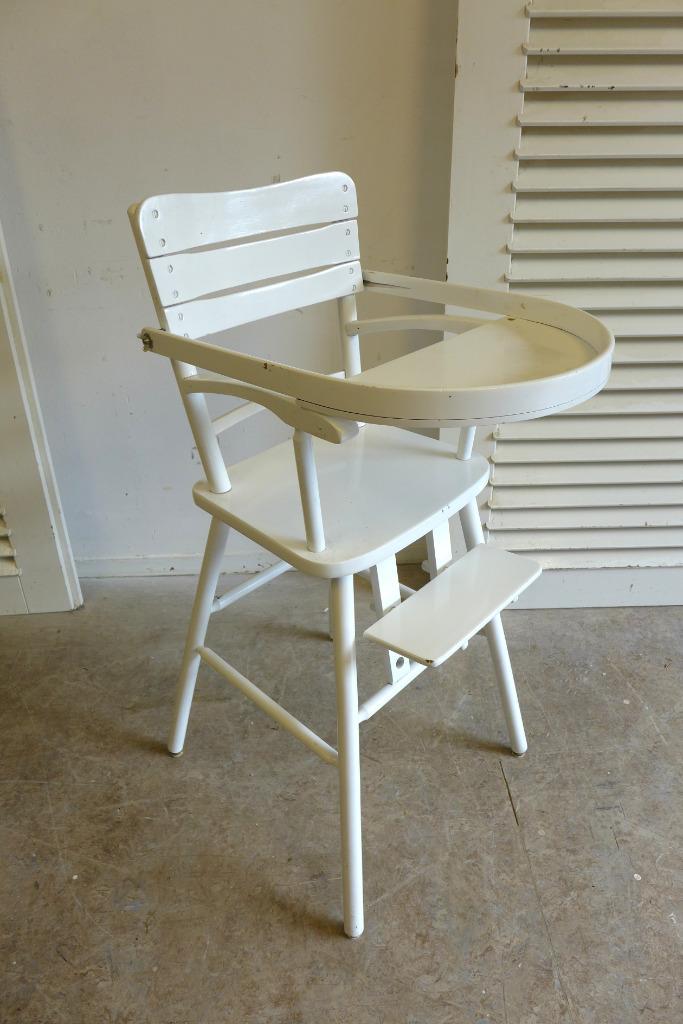 Mooie witte houten kinderstoel, Kinderen en Baby's, Kinderstoelen, Gebruikt, Overige typen, Afneembaar eetblad, Ophalen