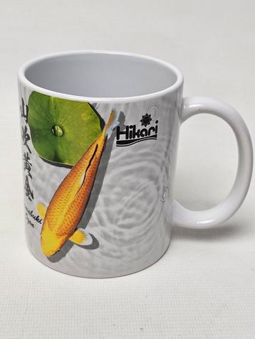 # Mok met een afbeelding van een koi karper Showa Sanshoku beschikbaar voor biedingen