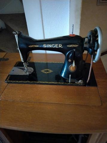 Singer 15K88 naaimachine met voetbediening. beschikbaar voor biedingen
