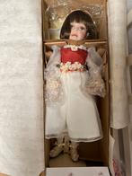 Porcelaine pop, nieuw in doos, Verzamelen, Poppen, Ophalen of Verzenden, Nieuw, Pop