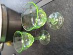 Uranium 2x borrelglas rechte hals, Antiek en Kunst, Antiek | Glas en Kristal, Ophalen