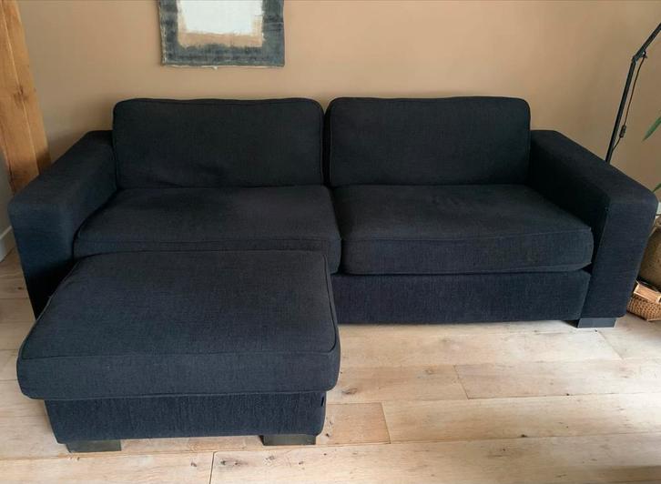 Ruime zwarte 2-zits bank, wasbare hoezen, Huis en Inrichting, Banken | Bankstellen, Gebruikt, Rechte bank, Tweepersoons, 200 tot 250 cm