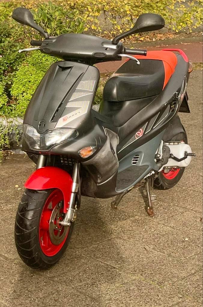 Gilera Runner Sp Pro dubbeldisk hyper2pro opacco/rood, Fietsen en Brommers, Scooters | Piaggio, Gebruikt, Overige modellen, Tweetakt
