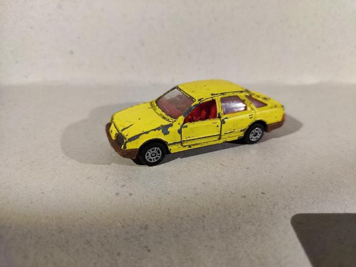 Corgi Ford Sierra 2.3 Ghia, Hobby en Vrije tijd, Modelauto's | Overige schalen, Gebruikt, Auto, Ophalen of Verzenden