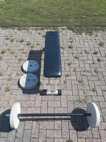 Vintage Fitnessbank met halterstang - 40 kg aan gewichten beschikbaar voor biedingen