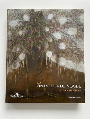 De ontvederde vogel beschikbaar voor biedingen
