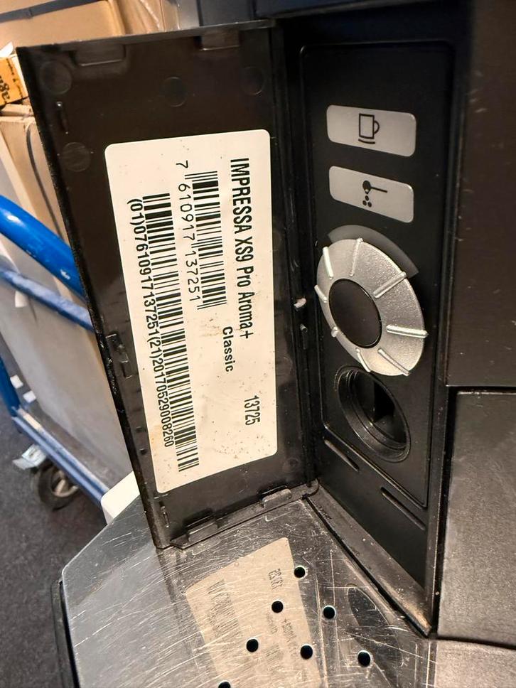 Jura Impressa XS9 - Vaste Wateraansluiting, Witgoed en Apparatuur, Koffiezetapparaten, Gebruikt, Koffiebonen, Koffiemachine, 10 kopjes of meer