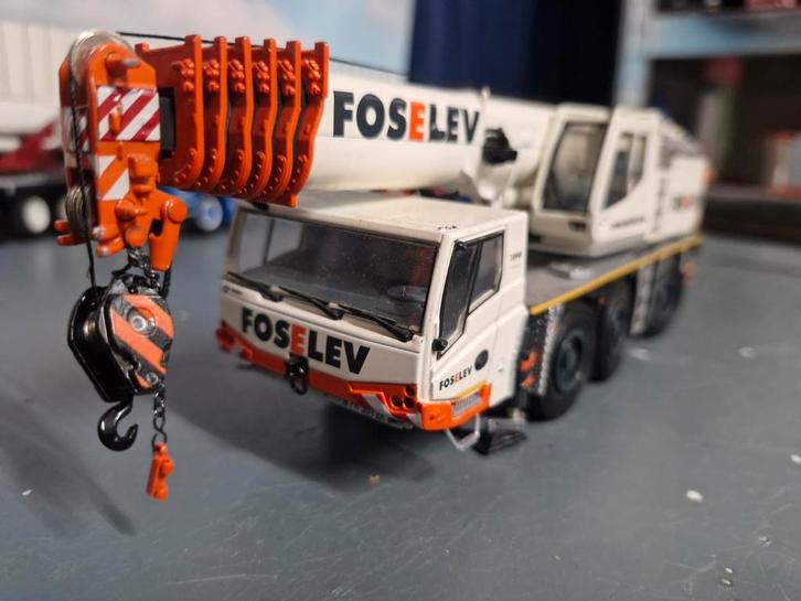 Liebherr ltm 1050 foselev, Hobby en Vrije tijd, Modelauto's | 1:50, Gebruikt, Hijskraan, Tractor of Landbouw, Conrad, Ophalen of Verzenden