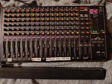 Tascam MM-1 Keyboard Mixer - 20 Kanalen beschikbaar voor biedingen