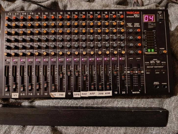 Tascam MM-1 Keyboard Mixer - 20 Kanalen, Muziek en Instrumenten, Mengpanelen, Gebruikt, 10 tot 20 kanalen, Microfooningang, Ophalen of Verzenden