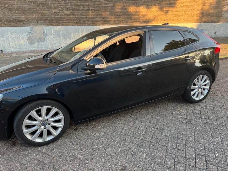 Volvo V40 1.6 D2 115PK 2013 Zwart, Auto's, Volvo, Particulier, V40, Diesel, A, Hatchback, Handgeschakeld, Origineel Nederlands