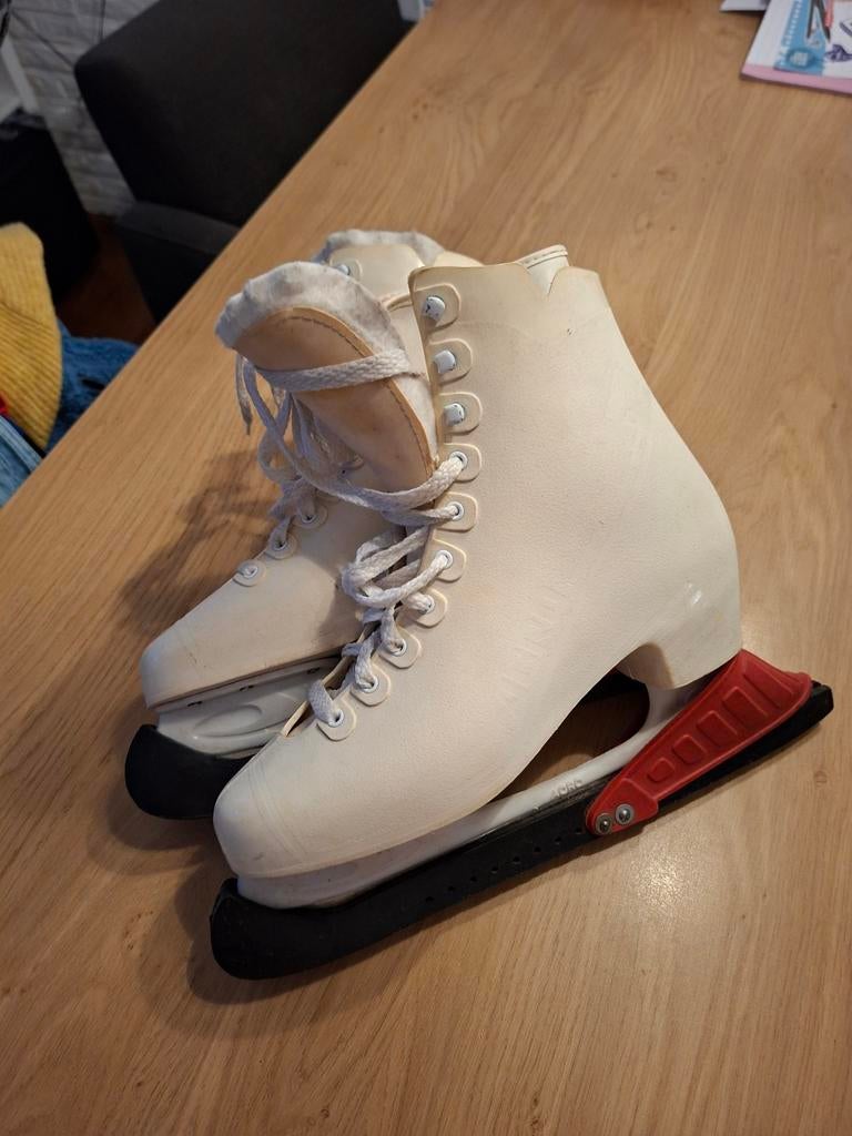 Dames Kunststof Kunstschaatsen - Maat 42, Sport en Fitness, Schaatsen, Gebruikt, Kunstschaatsen, Overige merken, Ophalen of Verzenden