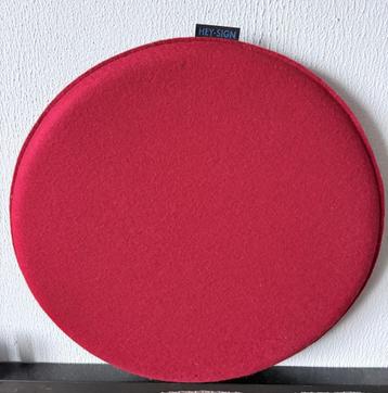 TWEE WOLLEN KUSSENS " HEY DESIGN" VOOR OA VOOR VITRA STOELEN beschikbaar voor biedingen