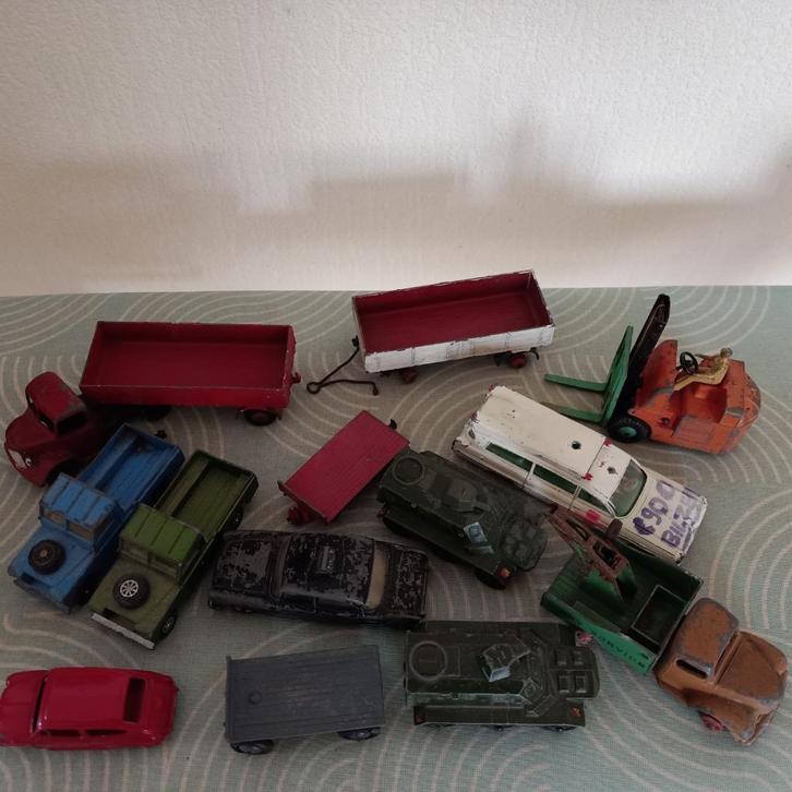 verzameling dinky toys en Corgi Toys (13 stuks), Hobby en Vrije tijd, Modelauto's | 1:43, Gebruikt, Auto, Dinky Toys, Ophalen of Verzenden