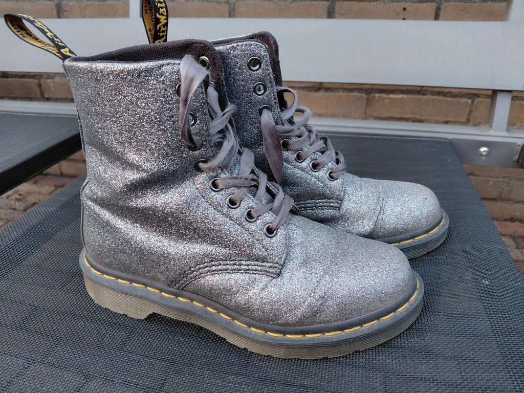 Dr. Martens zilver glitter boots - Maat 38, Dr. Martens, Gebruikt, Meisje, Ophalen of Verzenden
