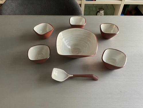 Ravelli 205 pindaset / snackbakjes terracotta & wit jaren 50, Antiek en Kunst, Antiek | Servies los, Ophalen of Verzenden