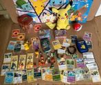 Verzameling pokemon kaarten blikjes sleutelhangers armband, Ophalen, Zo goed als nieuw