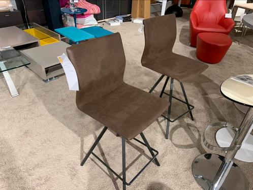 Barkruk Silva, nieuw, suède, 2 stuks, Huis en Inrichting, Barkrukken, Nieuw, 90 cm of meer, Leer, Metaal, 2 krukken, Met voetsteun