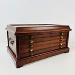 antieke muntendoos ladenkast 50 muntenvakken, Ophalen of Verzenden, Buitenland, Munten