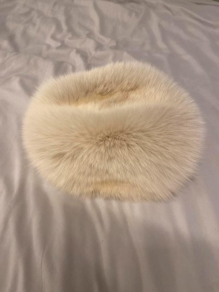 Prachtige poolvos bontmuts omtrek 62-63 cm, Kleding | Dames, Jassen | Winter, Zo goed als nieuw, Maat 46/48 (XL) of groter, Wit